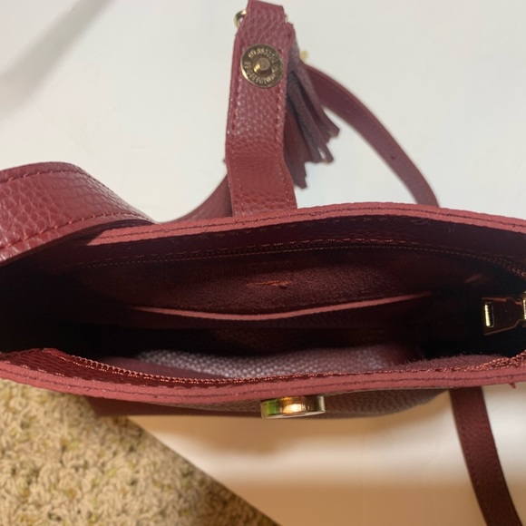 Faux Leather Burgundy crossbody purse, gold hardware & tassel snap closure - Picture 3 of 6